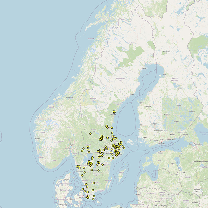 Karta över Sverige med många gula prickar på nedre halvan av landet. Karta